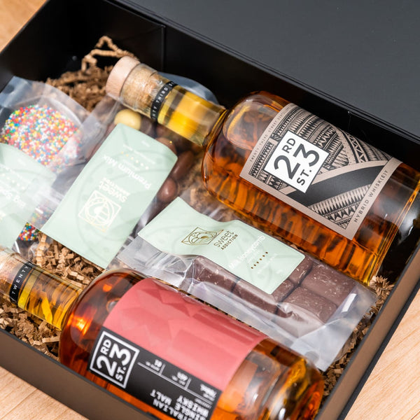 The Big Whiskey Lover Gift Box - Sippify